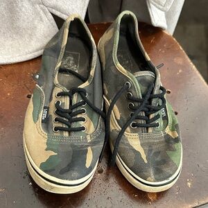 Vans women’s Green Camouflage Sneakers